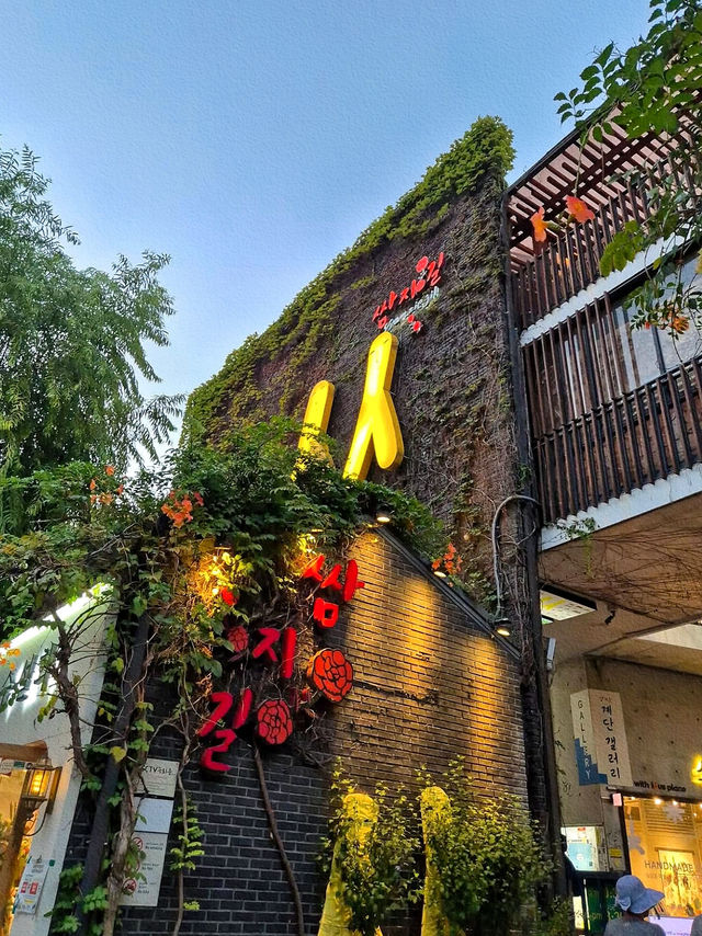 仁寺洞漫遊指南：首爾的傳統魅力與現代創意結合點🏮🎨