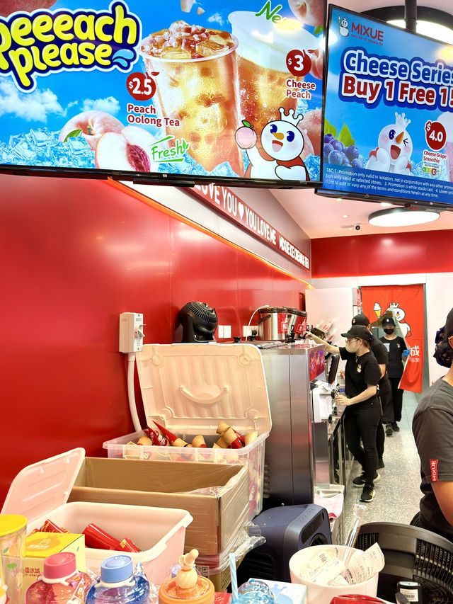 シンガポール　シンガポール観光　MIXUE PAGODA STREETのソフトクリームまだ食べてないの？
