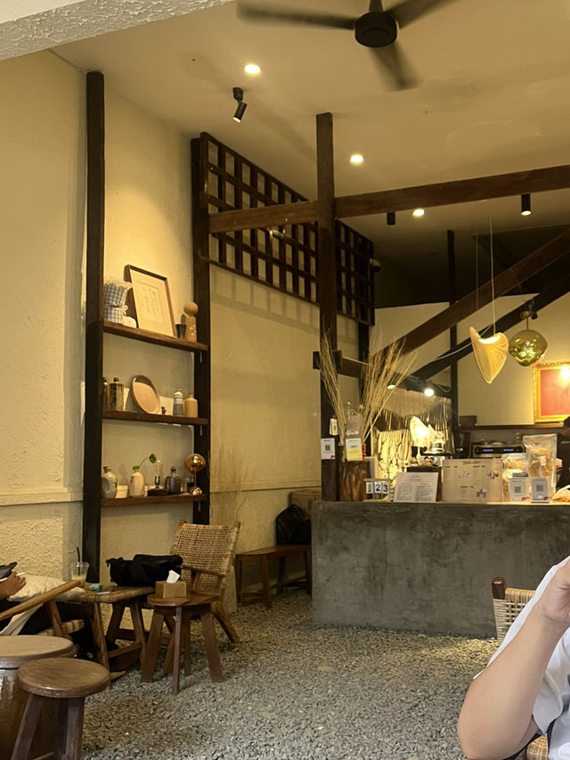 ☕️ คาเฟ่น่ารักที่พนมเปญ Cafe Keo Pok Trasak Paem 