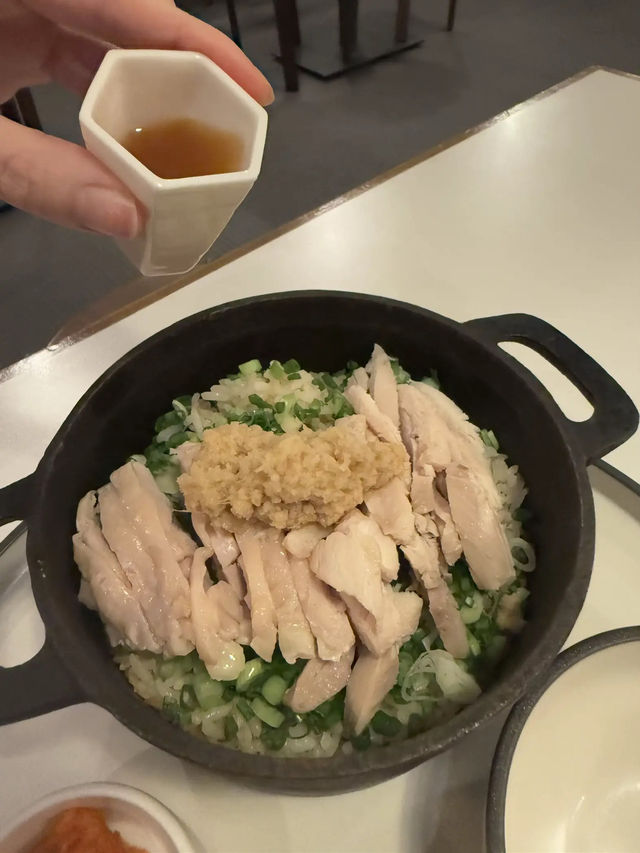vibey cafe with unique hainanese dishes!!! 🍸🍃✨