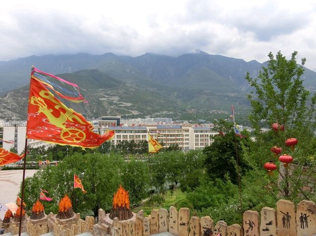 阿壩古羌城，體驗四川少數民族的旖旎風情。