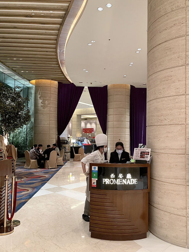 酒店自助晚餐多達二百款美食選擇😋更可無限暢飲酒精飲品🥂