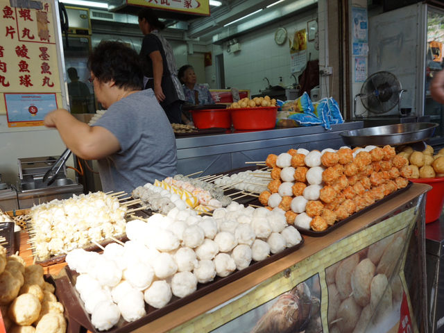 Cheung Chau Adventure: Breathtaking Views, Vibrant Streets, and Tasty Treats