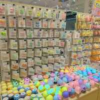 ชอปปิ้งสินค้าสุดคิ้วที่ Moshi Moshi