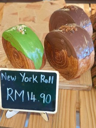 HATS OFF TO MANISS PASTRY & COFFEE, AYER KEROH, MELAKA !