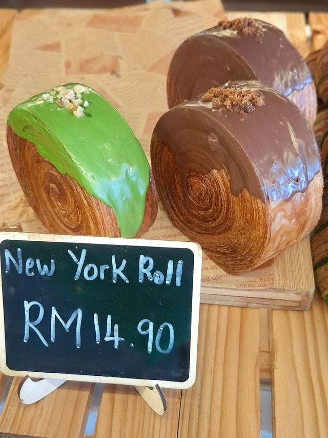 HATS OFF TO MANISS PASTRY & COFFEE, AYER KEROH, MELAKA !