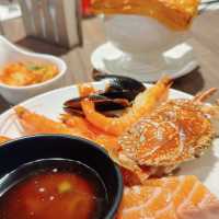 台北凱達大飯店的百宴自助晚餐！滿滿餐點種類，精緻裝潢很有氣氛！