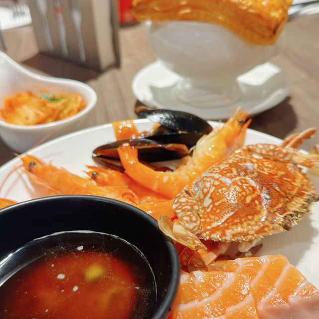 台北凱達大飯店的百宴自助晚餐！滿滿餐點種類，精緻裝潢很有氣氛！