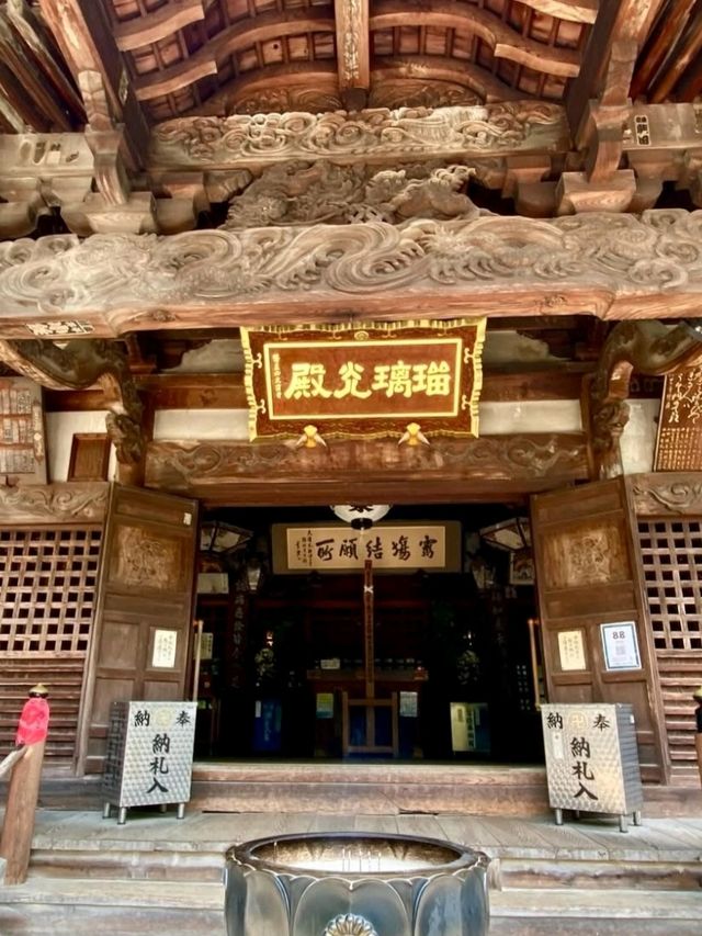 雄大な自然に囲まれた88番札所「大窪寺」