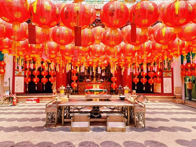 泰國曼谷市中心唐人街著名華人文化古跡寺廟景點：廣東神廟，祈福很靈驗，適合祈福打卡拍照📸