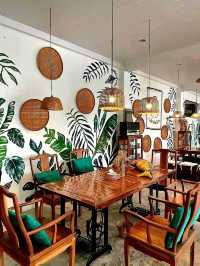 ปิ่นโต cafe & eatery 