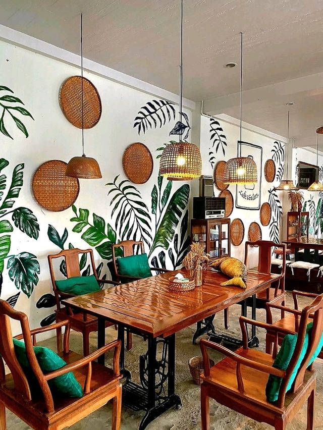 ปิ่นโต cafe & eatery 