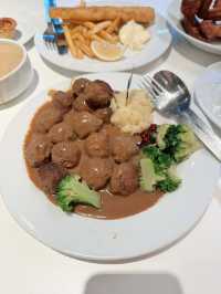 Satisfy Your Cravings with Swedish Flavors at IKEA Cheras! 🇸🇪🍴”