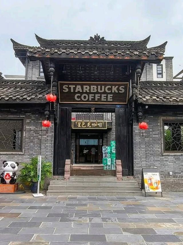 成都寬窄巷子，三條平行巷弄交織出北方胡同文化
