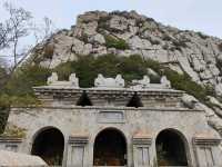 登嵩山-少室山，走過少林寺，穿過壯觀的書冊崖到三皇寨