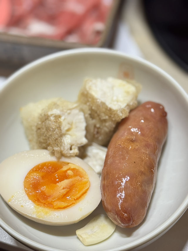 📍馬鞍山✨一鼎台式火鍋✨提供120分鐘任食💥澳洲200日穀飼牛火鍋套餐，無限暢食暢飲海鮮、和牛串、特飲、神泡生啤🥳餐廳環境舒適，好適合朋友聚會🎉