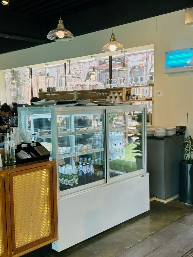 베이커리, 캠핑 감성까지 느낄 수 있는 카페, 카페5에서의 여유로운 한 잔 🍰☕️