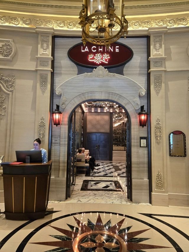 鐵塔下的午餐