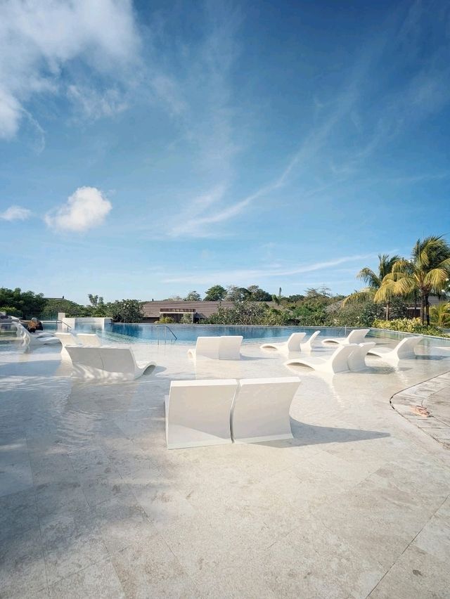 “Serenity by the Pool: Courtyard Nusa Dua’s Bali Terrace Escape”