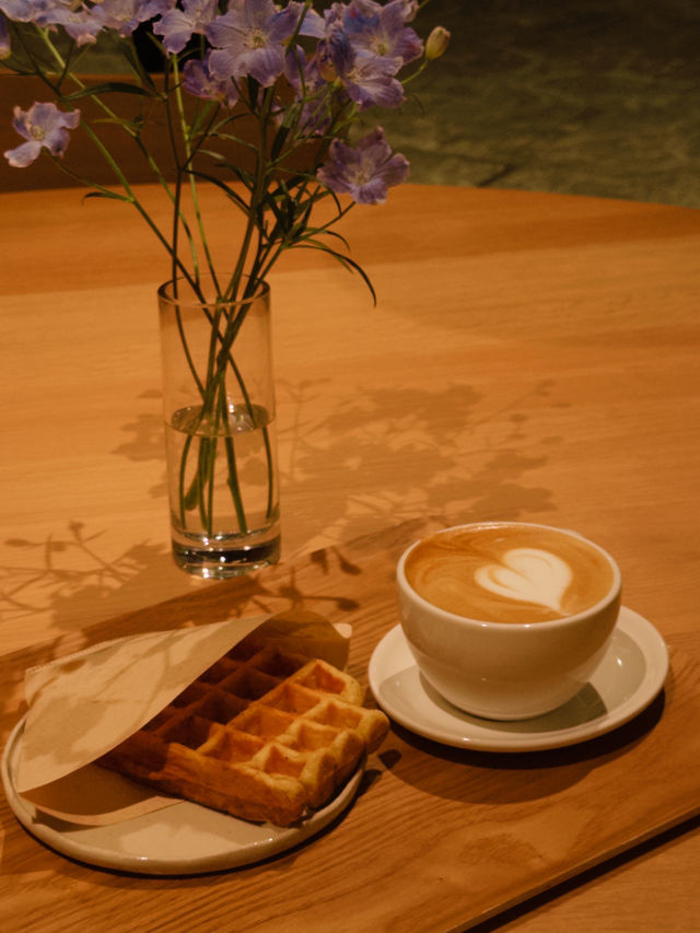 ☕️ ブルーボトルコーヒー 名古屋栄カフェ：洗練された空間で味わうサードウェーブコーヒーの極み