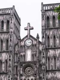 St. Joseph’s Cathedral โบสถ์เก่าแก่เมืองฮานอย