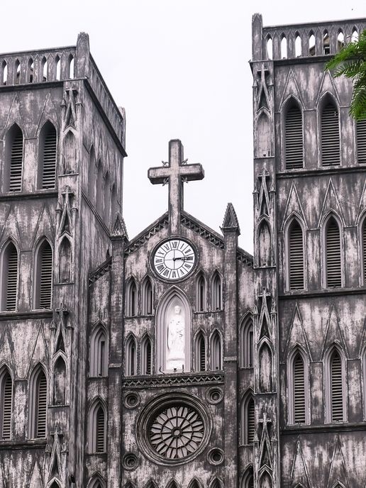 St. Joseph’s Cathedral โบสถ์เก่าแก่เมืองฮานอย