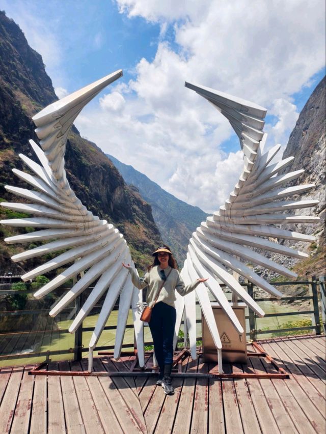 Roaring Beauty: The Majestic View of Tiger Leaping Gorge