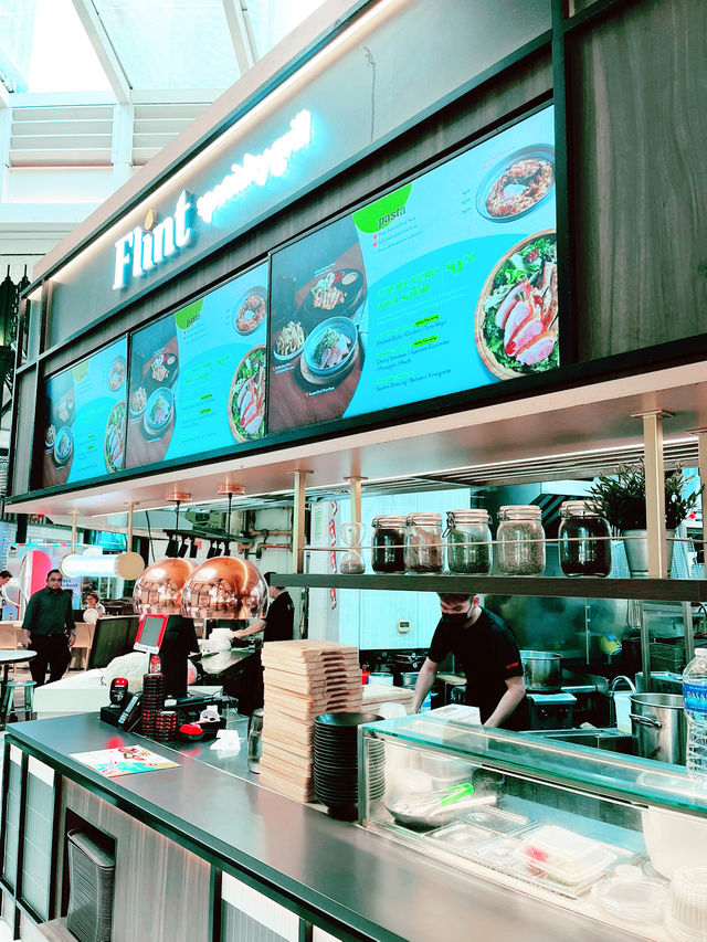 Day 4 Citywalk: Culinary Delights at Lau Pa Sat, Singapore’s Iconic Hawker Centre 