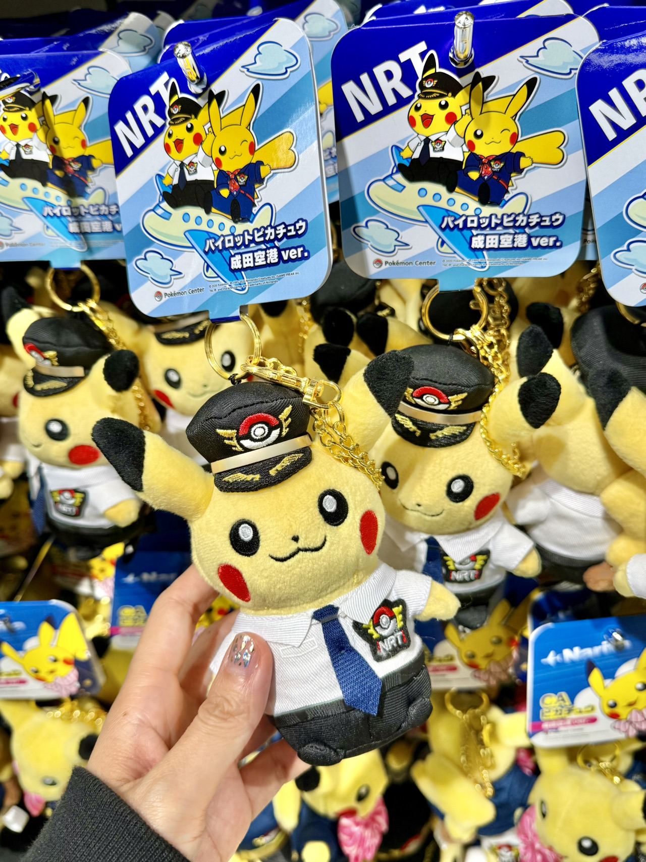 アクリルキーホルダー パイロットピカチュウ ポケモンストア成田空港店 ver. 📍ポケモンストア/成田空港 | Trip.com 成田