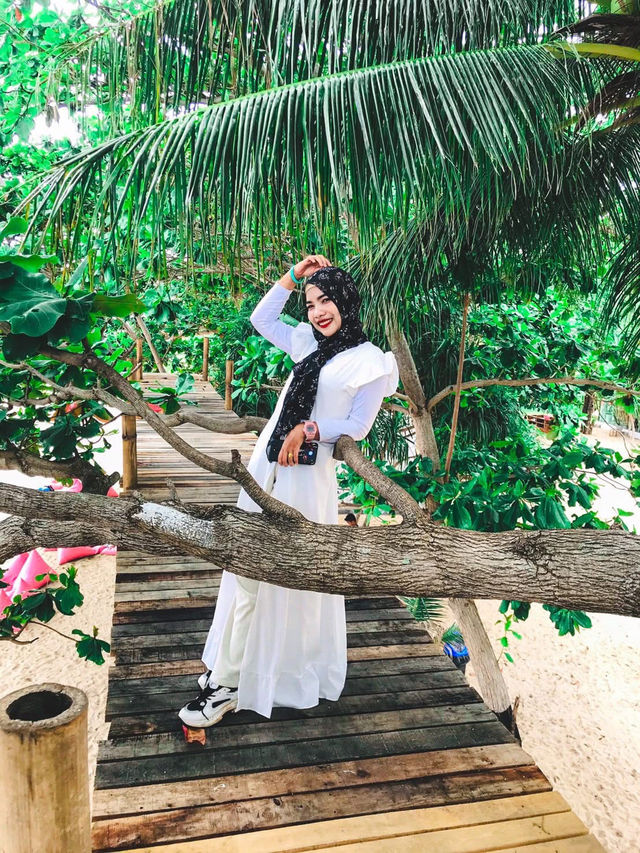 HuuLaa Beachcafe & Restaurants  - คาเฟ่ ขนอม