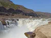 น้ำตกหูโข่วในแม่น้ำเหลือง (Hukou Waterfall) 