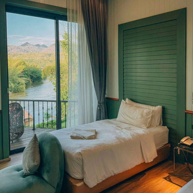 นอนพักชิลๆ วิวแม่น้ำแควน้อย กาญจนบุรี ⛰️🛏️