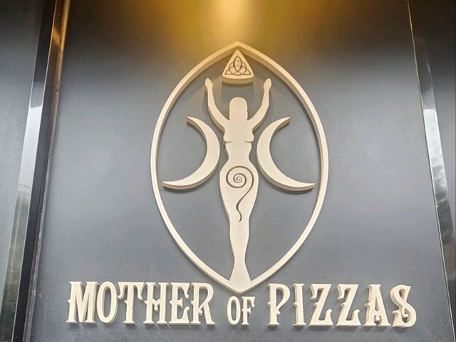 人氣正宗意大利Pizza，巨型烤爐是賣點