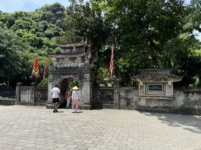 🏞️ Hoa Lu Ancient Capital – Where Vietnam’s Royal Legacy Began