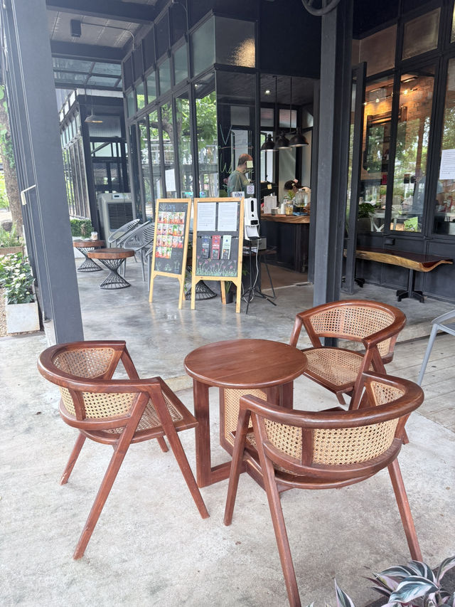 📍VP Coffee คาเฟ่ลับในสวนสาธารณะกลางเมือง