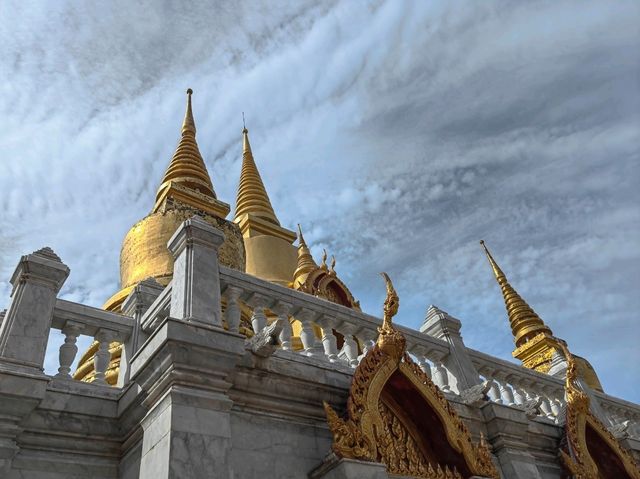 วัดตรีทศเทพวรวิหาร วัดสงบกลางเมือง