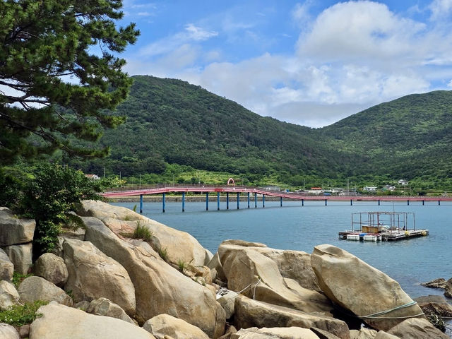 🌊⛱️ Hakdong Pebble Beach (흑돈몽돌해변) Summer Guide: Korea’s Unique Black Pebble Paradise