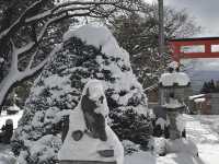 兔兔開運神社登場！函館湯倉神社超萌守護靈現身，療癒系參拜讓你幸福滿載🐰⛩️♨️