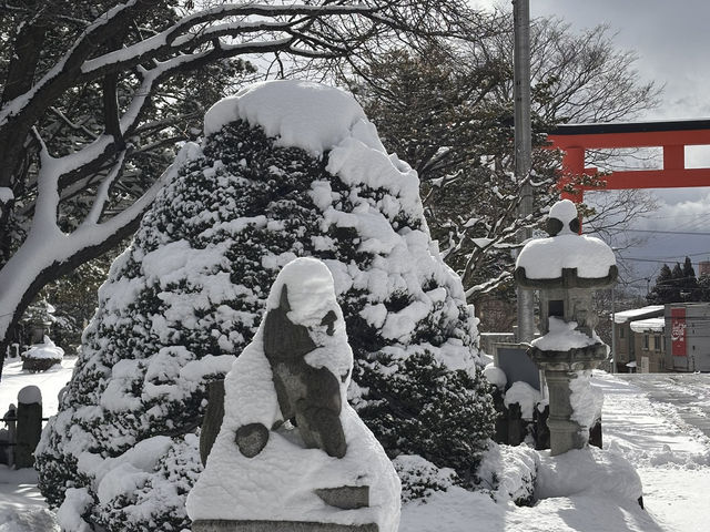 兔兔開運神社登場！函館湯倉神社超萌守護靈現身，療癒系參拜讓你幸福滿載🐰⛩️♨️