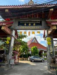 สักการะเทพเจ้าในวัดจีนอุดรธานี