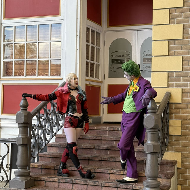 Reliving my wildest childhood dreams in Warner Bros Movie World in Gold Coast Australia!