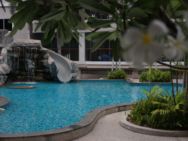 โรงแรมดี หรูหรา ริมหาด  ในราคาเบาๆๆ