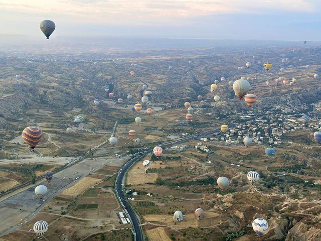 【Cappadocia Hot Air Balloons at Sunrise／カッパドキア気球朝陽】