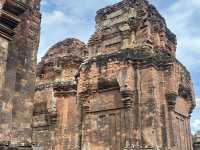 มนต์เสน่ห์ขอมโบราณกลางทุ่งอีสานใต้