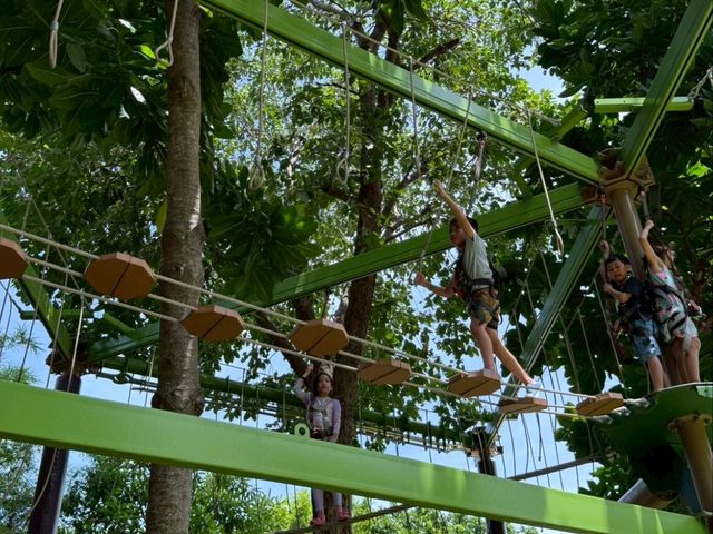 สระว่ายน้ำอลังการ kidzone ของเล่นเยอะมาก