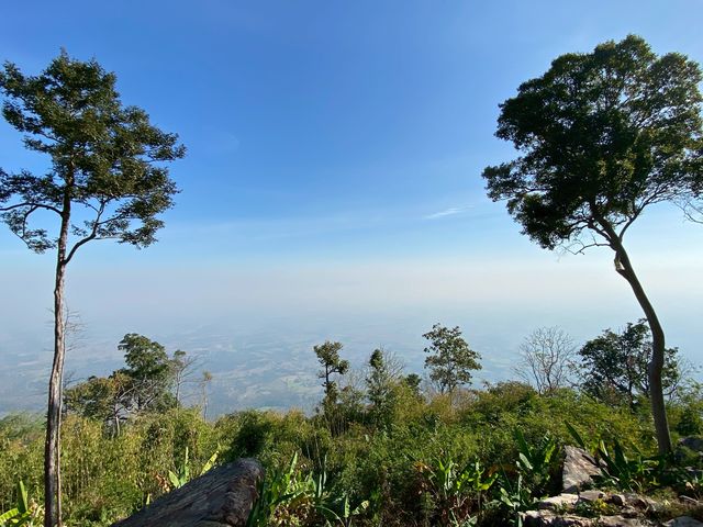 ผาชมตะวัน – จุดชมพระอาทิตย์ขึ้น