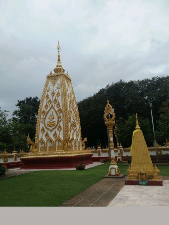 วัดพระธาตุหนองบัว