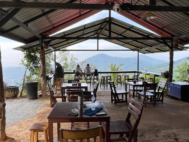 🌺 Nak-Kerd Seaview Café – A Hidden Gem Just Below the Big Buddha 
