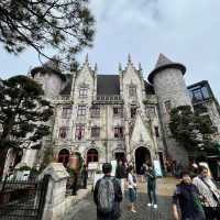 🏰 Lost in France… but in Vietnam?!