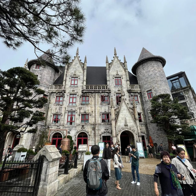 🏰 Lost in France… but in Vietnam?!